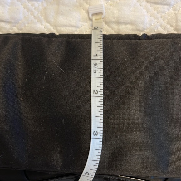 Dior cosmetic bag repurposed into wristlet with gold, pearls, keychain & charm. - Picture 9 of 9